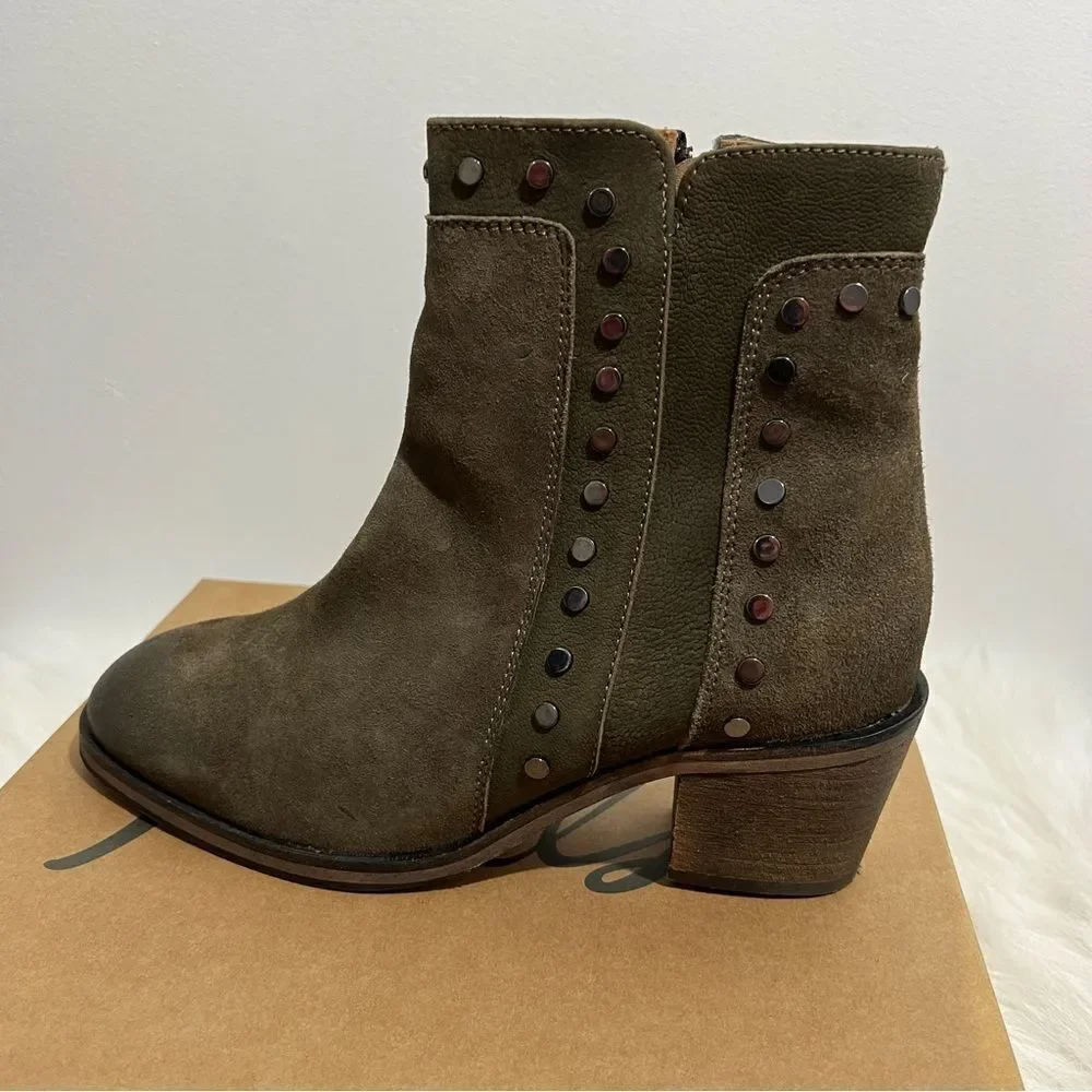 NIB Rebels Danna Distressed Hiking‎ Green Suede Brass Studded Ankle Boot -- 9M